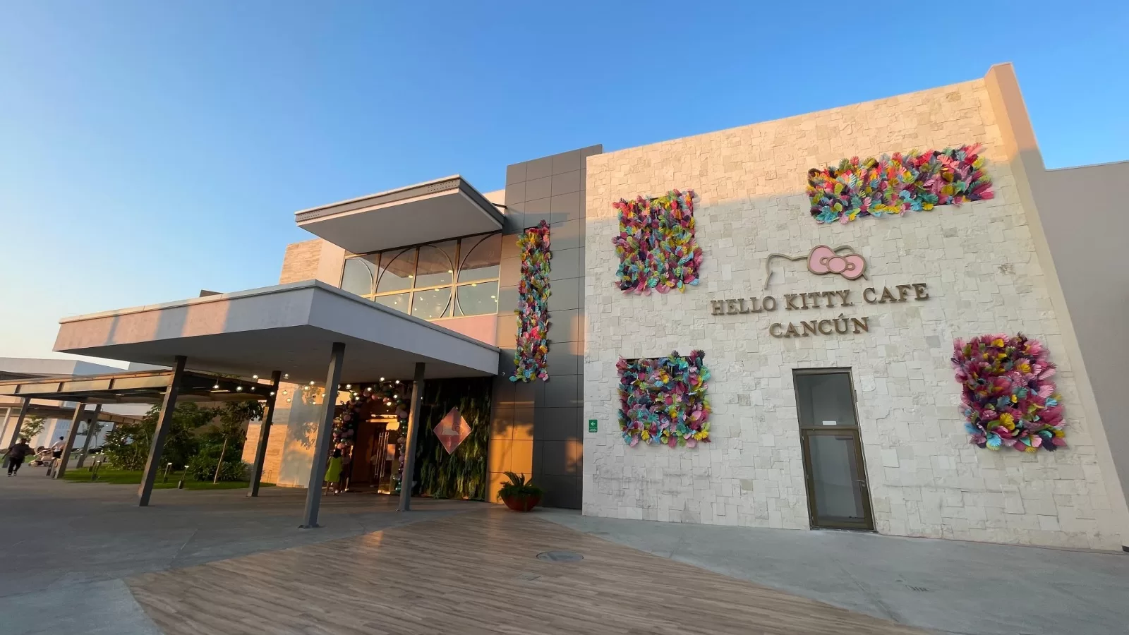 ¡Hello Kitty Café llegó a Cancún!