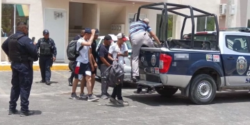 Rescatan a extranjeros privados de la libertad en fraccionamiento de Cancún