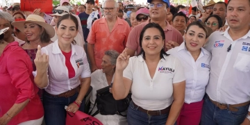 Más de mil cancunenses se unen en defensa de la democracia