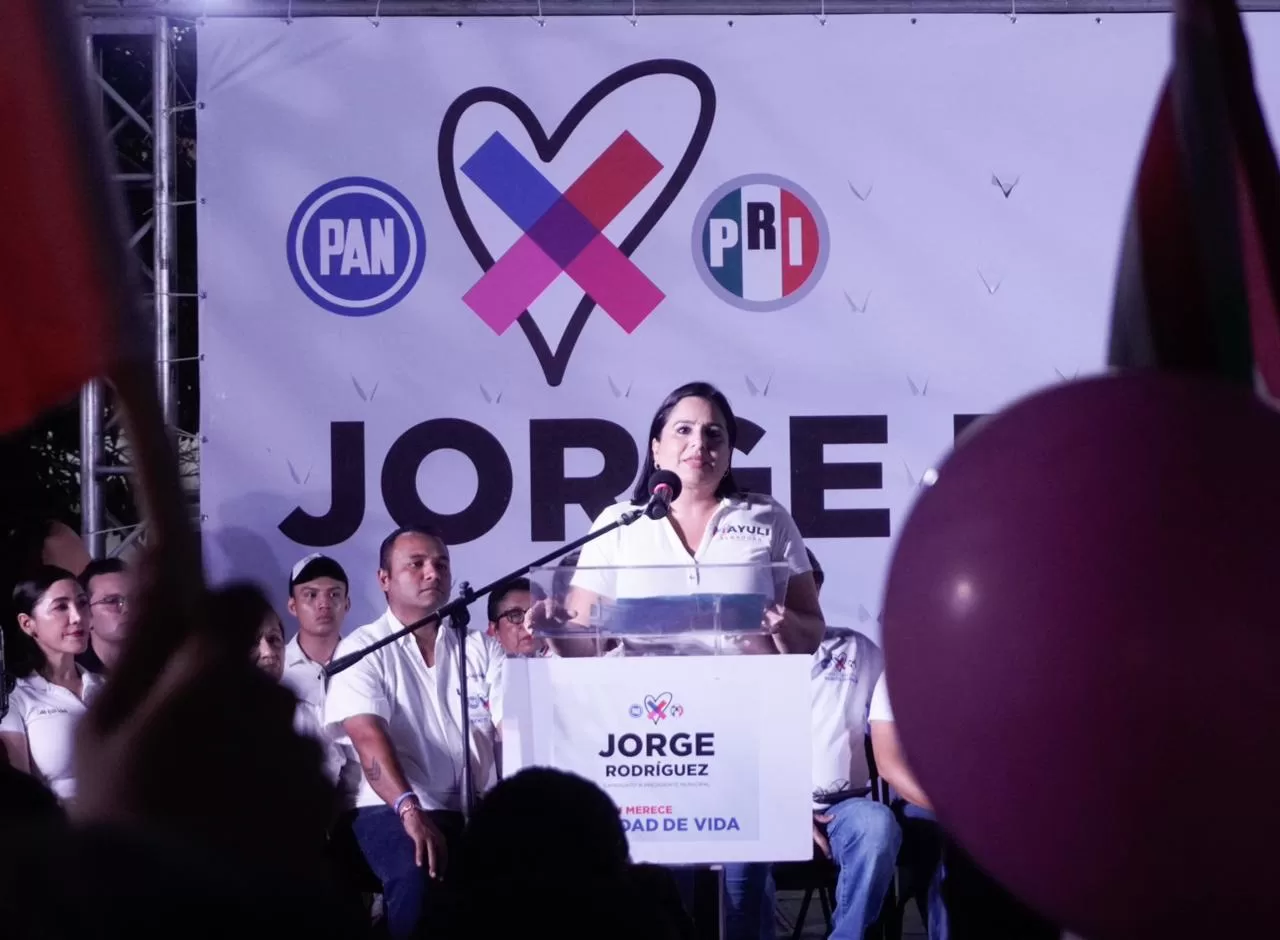 Mayuli Martínez llama a defender la democracia durante su cierre de campaña