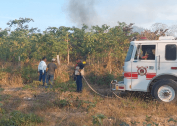 Bomberos atienden incendios en diversos puntos del municipio en Othón P. Blanco