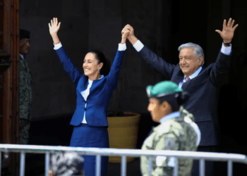 Claudia Sheinbaum y AMLO se reúnen en Palacio Nacional para iniciar la transición