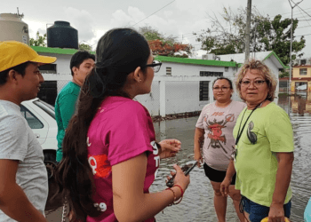 Brinda IQM atención a mujeres afectadas por las lluvias en Cozumel