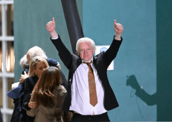 Regreso triunfal de Julian Assange a Australia