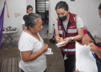 SESA continúa visitando casa por casa a la población vulnerable