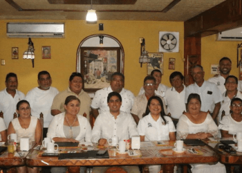 Reconocen a trabajadores por sus años de servicio al deporte quintanarroense