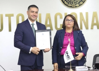 INE entrega constancia a García Harfuch como senador electo de la CDMX