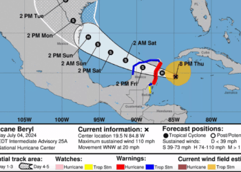 Huracán Beryl se fortalece y vuelve a categoría 3 antes de tocar tierra en Quintana Roo