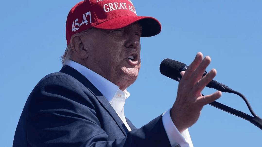 Trump se burla de Biden y Kamala Harris en video viral