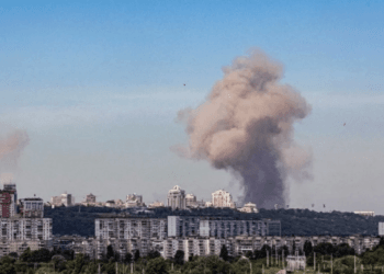 Misil ruso impactó un hospital infantil en Kiev, causando caos y destrucción