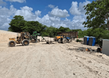 Ejidatarios bloquean obras del Tren Maya por perder sus sembradíos y ganado