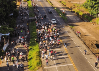 Avanza caravana migrante desde Tapachula, Chiapas, hacia la CDMX
