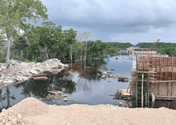 Inundaciones en Bacalar obligan a familias a abandonar sus hogares