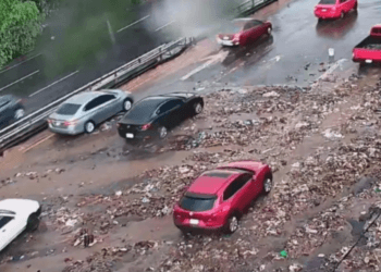 Intensas lluvias causan estragos en Indios Verdes en la Ciudad de México