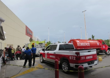 Conato de incendio en cine de Cancún activa al Cuerpo de Bomberos