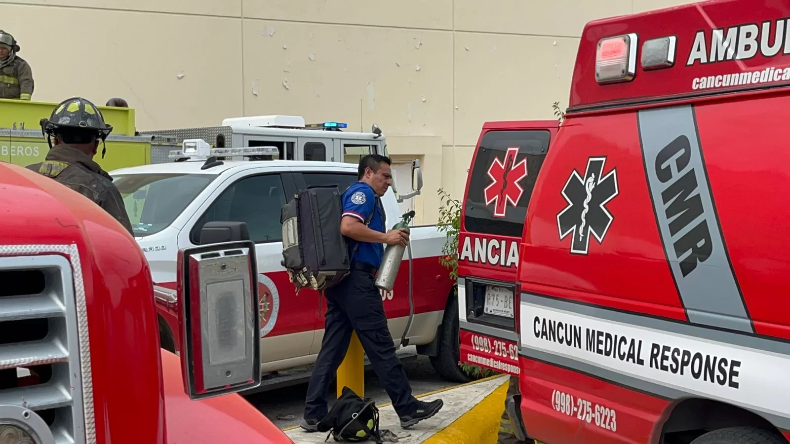 Conato de incendio en cine de Cancún activa al Cuerpo de Bomberos