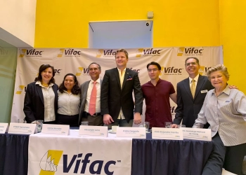 Alexander Acha y VIFAC dan voz a las mujeres embarazadas en vulnerabilidad