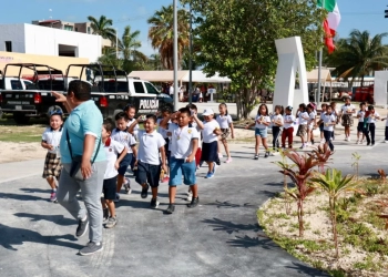 Isla Mujeres fomenta la proximidad social con visitas escolares en la Casa del Policía