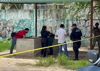 Encuentran envuelto en sábanas el cuerpo de una persona