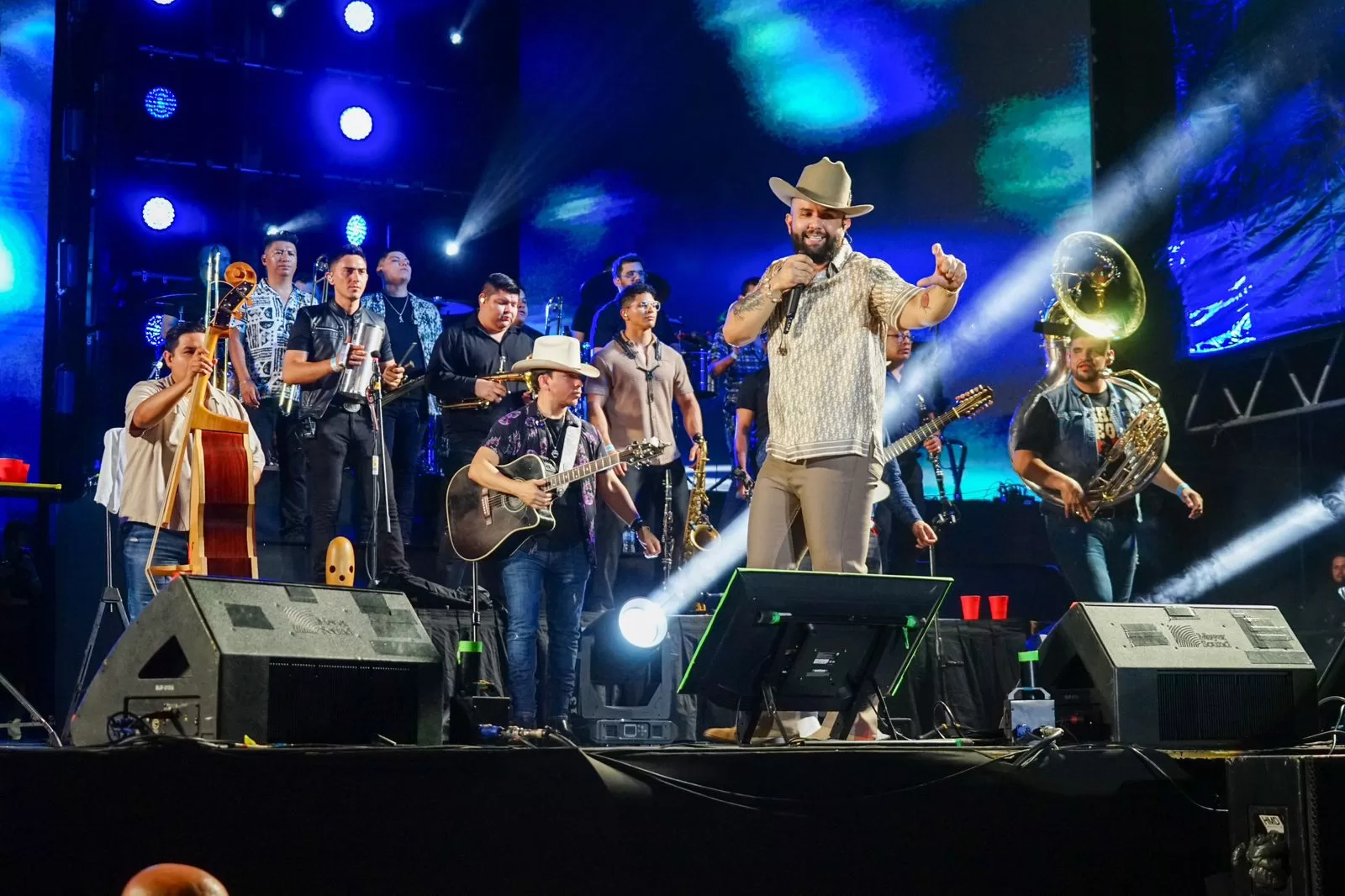 Carín León hace vibrar a Solidaridad con su gran talento