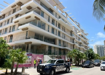 Trabajador de la construcción muere al caer de un quinto piso en Puerto Cancún