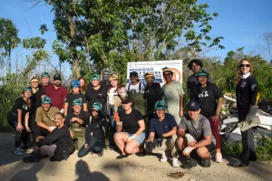 IQJ lidera brigada de limpieza en Cenote Chipe Encapuchado