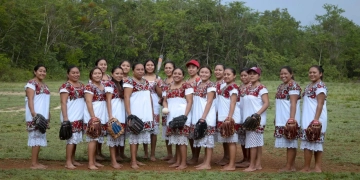 Diablillas de Hondzonot reciben reconocimiento del Presidente