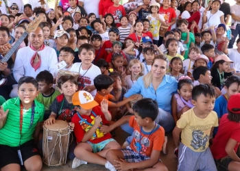 Lili Campos celebra concierto infantil en curso de verano Baxal Paal en Solidaridad