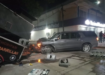 Alcoholizado conductor se estrella contra un puesto ambulante