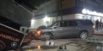 Alcoholizado conductor se estrella contra un puesto ambulante