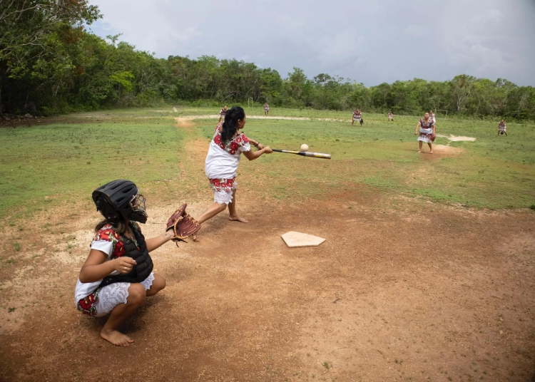 Diablillas de Hondzonot reciben reconocimiento del Presidente