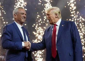 Donald Trump incorpora a Robert F. Kennedy Jr. a su equipo de transición