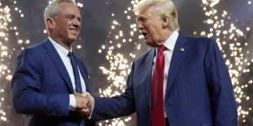 Donald Trump incorpora a Robert F. Kennedy Jr. a su equipo de transición