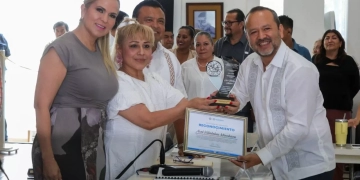 Reconocen a profesores con el mérito magisterial 2024 en Solidaridad