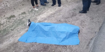 Hombre muere tras presuntamente saltar de un taxi en movimiento en Cancún