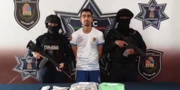 Detienen a 2 jóvenes en posesión de estupefacientes en Cancún