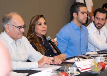 Reconocen a Mara Lezama por la concreción del Corredor Turístico Cancún-Costa Mujeres