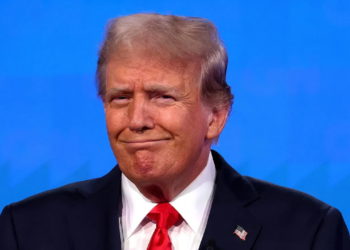 Juez pospone sentencia de Trump en caso penal de nueva york