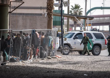 EE.UU. considera ampliar centros de detención de migrantes en 6 estados