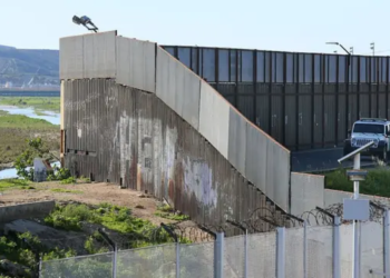 Trump continuará construcción del muro fronterizo