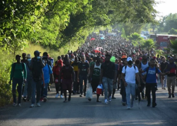 Migrantes piden apoyo para regresar a sus países ante nuevas restricciones