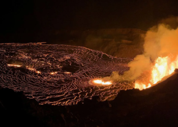 El volcán Kilauea entra en erupción en Hawái con fuentes de lava de hasta 80 metros