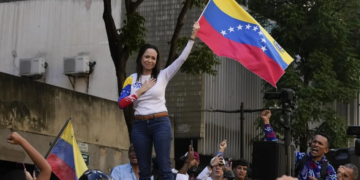 Machado reaparece para liderar protesta en Caracas contra el régimen de Maduro