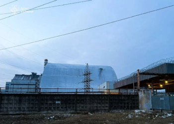 Zelenski denuncia ataque ruso contra estructura de protección en Chernóbil