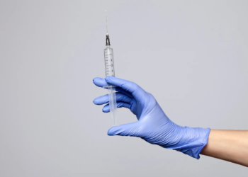 Inyección anual contra el VIH muestra seguridad en estudio inicial