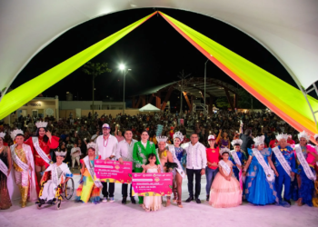 Puerto Aventuras celebra con alegría el "Carnaval del Pueblo" 2025