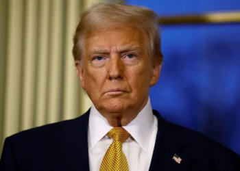 Trump impone arancel del 25% a autos fabricados fuera de EE.UU.