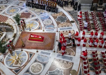 250 mil personas despiden al papa Francisco en la Basílica de San Pedro