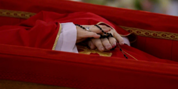 Sheinbaum defiende su ausencia en funeral del papa Francisco