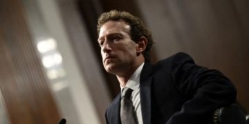 Zuckerberg defiende en juicio que la compra de Instagram y WhatsApp fortaleció la competencia